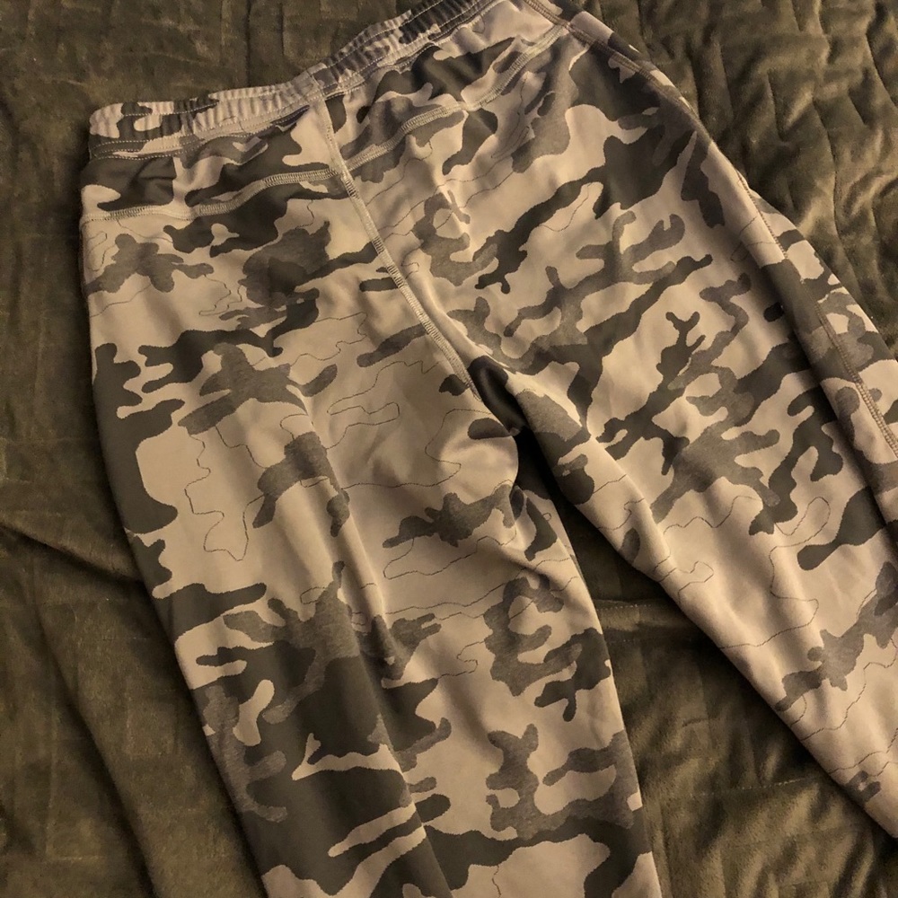 North Face Boys Gray Camo Sweatpants- Size L - Picture 4 of 5